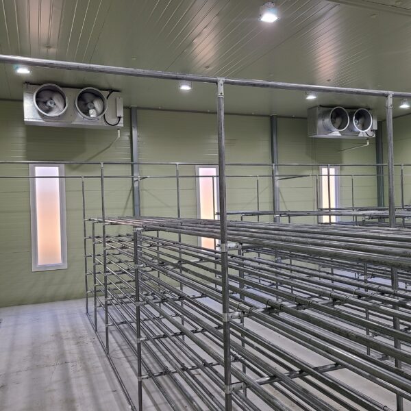 Air conditioner for low temperature shiitake grower