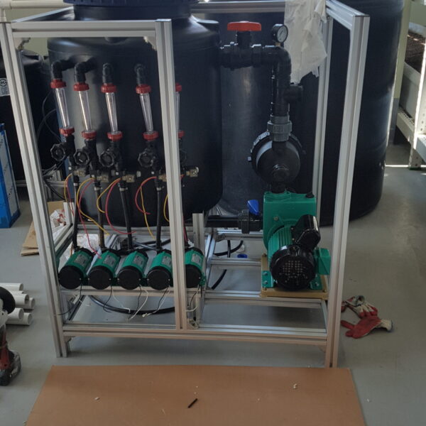 Automatic nutrient solution feeder for hydroponics