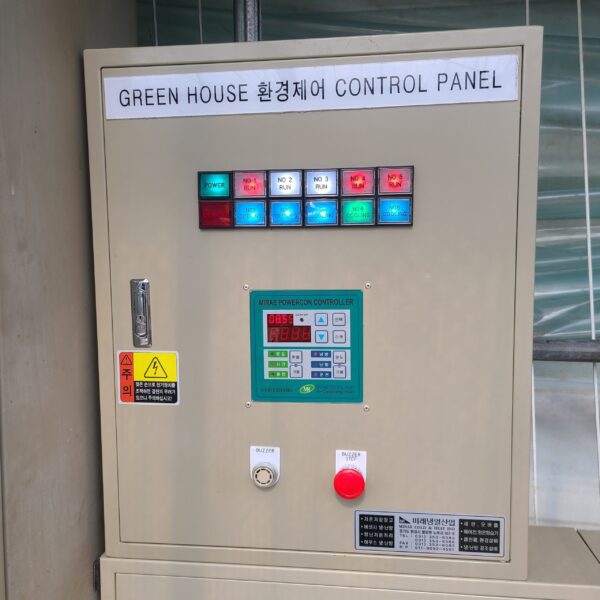 Smart farm controller for greenhouse environment management